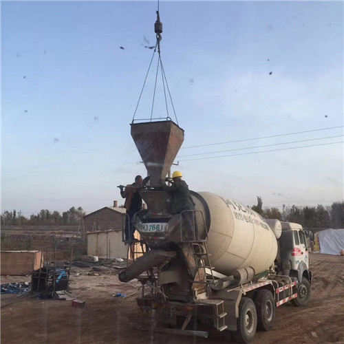 镇巴县“精准瞄准”—— 吊车的 “定位导航” 技术