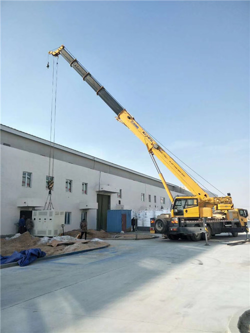 镇巴县“超载就喊停”—— 吊车的 “重量保镖” 技术